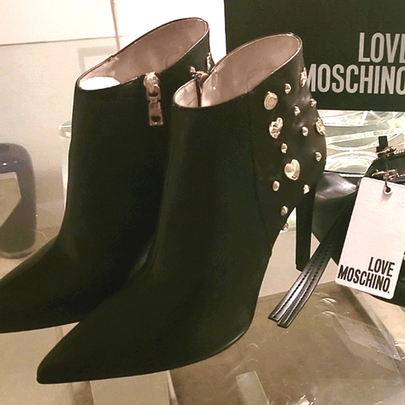 LOVE MOSCHINO HEART ZIP UP BOOTIES  NWT - Picture 1 of 4